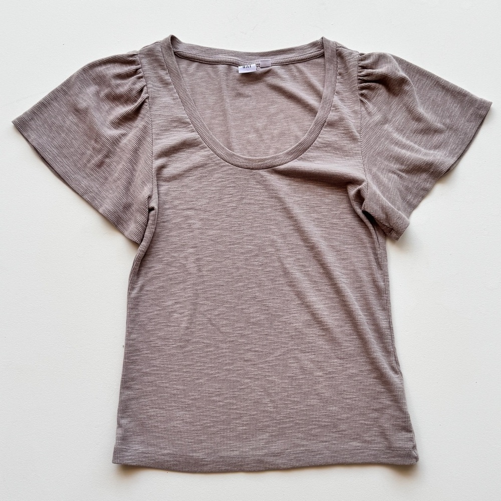 GAP - Ruffle Sleeve Ribbed Tee in Oatmeal Light Tan